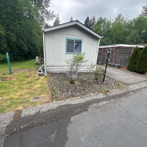 Weeding by Evergreen Outdoor and Construction reviewed on April 27, 2022