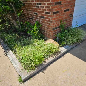 Flower Bed Weeding by We get it lawn care reviewed on June 27, 2022