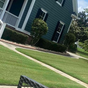 Bush Trimming by Ransom's Lawn Care reviewed on August 7, 2022