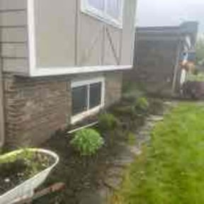 Flower Bed Weeding by Murray's Irish eyes lawn service reviewed on September 8, 2021