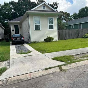 Flower Bed Weeding by L&H Lawncare reviewed on May 12, 2023