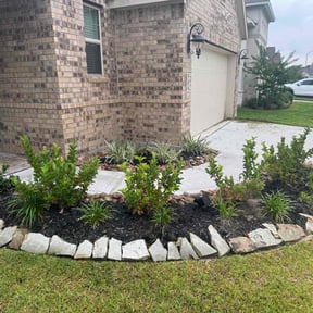 Flower Bed Weeding by Ashby Lawn Service reviewed on May 21, 2022