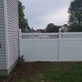 Bush Trimming by Red Rose Lawn Care reviewed on June 12, 2022