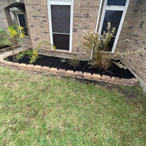 Mulching by Green solutions Lawncare reviewed on July 31, 2022