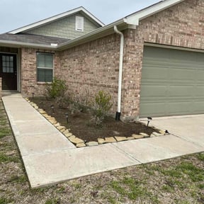 Flower Bed Weeding by Frazier Lawn Care reviewed on June 4, 2025
