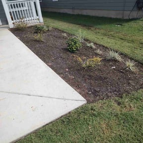Weeding by Aqua Lawn reviewed on May 26, 2022