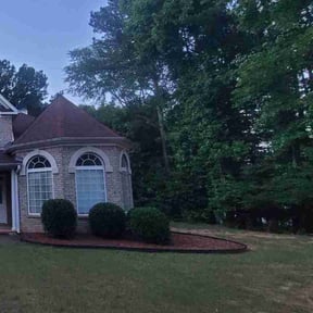 Bush Trimming by Fresh Cuts Lawn Professionals LLC reviewed on June 6, 2022