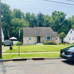 Flower Bed Weeding by Royal Scenery LLC reviewed on June 14, 2022
