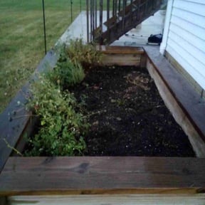 Flower Bed Weeding by Next move dispatch LLC reviewed on May 13, 2022
