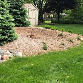 Flower Bed Weeding by TruGreen LawnCare reviewed on August 15, 2025