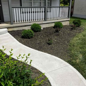 Flower Bed Weeding by Mow N' Trims reviewed on June 30, 2022