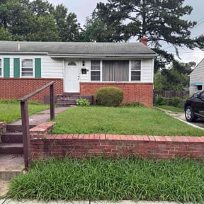 Bush Trimming by Gadsden lawncare reviewed on June 2, 2022