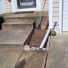 Flower Bed Weeding by Tammy home service reviewed on June 12, 2022