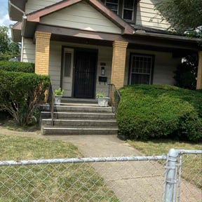 Bush Trimming by Pete’s Elite Lawn Care LLC reviewed on July 8, 2022