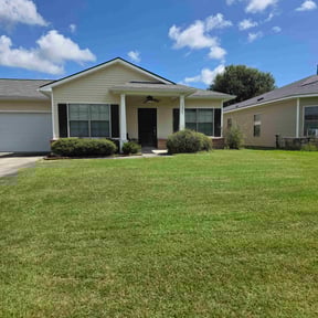 Flower Bed Weeding by ShiftChange LLC Lawn Service reviewed on December 9, 2021