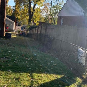 Bush Trimming by ESPINOSA JE LANDSCAPING LLC reviewed on May 9, 2022