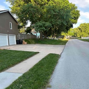 Leaf Removal by We Mow Omaha reviewed on June 23, 2024