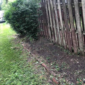 Flower Bed Weeding by Simon's Lawn Services reviewed on June 2, 2022