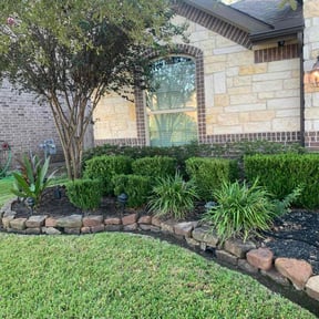 Flower Bed Weeding by Lonestar Lawn Care reviewed on June 26, 2022