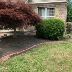 Flower Bed Weeding by Lawn Care reviewed on June 2, 2022