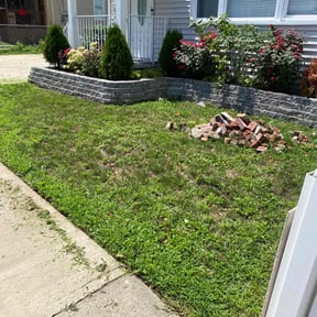 Bush Trimming by Contreras Outdoors reviewed on May 25, 2022