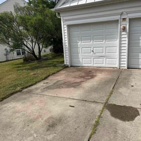 Weeding by R.Taylor Lawncare reviewed on May 24, 2025