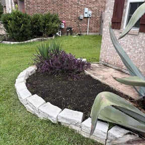 Flower Bed Weeding by Craft's Lawn Care reviewed on July 27, 2022