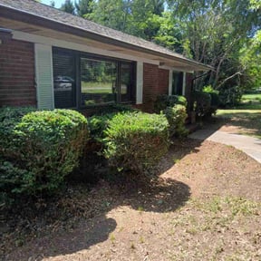 Bush Trimming by Grant Home and Lawn reviewed on April 27, 2022