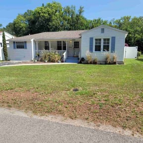 Leaf Removal by Thatsmydadlawncarellc reviewed on August 21, 2024