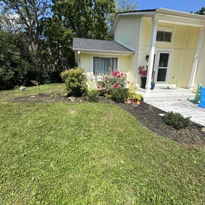 Flower Bed Weeding by Verde Lawn and Property Management reviewed on May 19, 2022