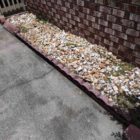 Flower Bed Weeding by Splendid Grass Lawn Inc reviewed on June 2, 2022