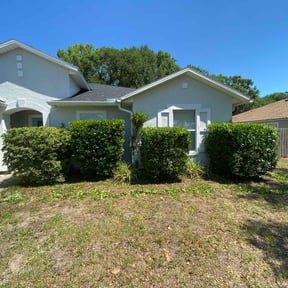 Bush Trimming by Rmp residential services reviewed on July 20, 2022