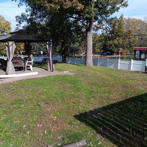 Leaf Removal by Midwest Ecoscapes reviewed on April 13, 2025