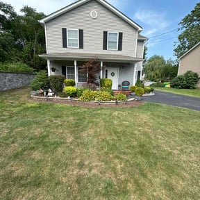 Bush Trimming by Jds Landscaping Services LLC reviewed on February 21, 2022
