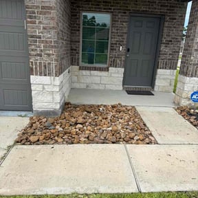 Flower Bed Weeding by LSLTDallas/FortWorthTruGreen reviewed on April 17, 2024