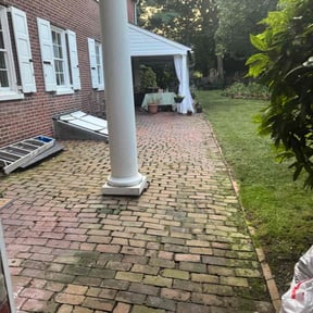Weeding by Quick lawn service reviewed on October 8, 2024