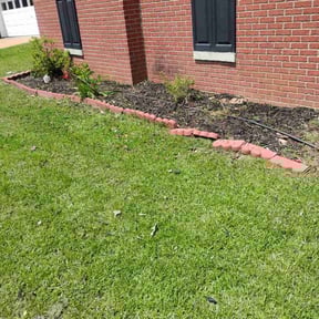 Flower Bed Weeding by Ronnie Thacker reviewed on June 2, 2022