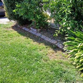 Flower Bed Weeding by Jays Lawn Care reviewed on November 19, 2023