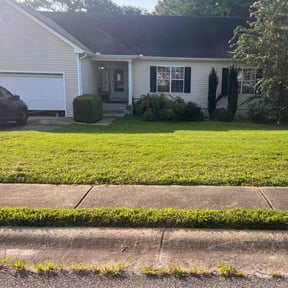 Bush Trimming by Arrington’s Cleaning LLC reviewed on August 3, 2025