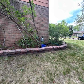 Bush Trimming by ITZ Done Landscapers  reviewed on April 27, 2023