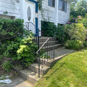 Bush Trimming by New Horizon Landscapes LLC reviewed on May 16, 2022