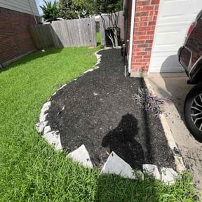 Flower Bed Weeding by Elite reviewed on November 7, 2023