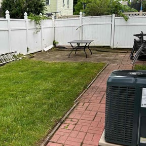 Landscaping by Yard Worx Lawn Service reviewed on April 20, 2022