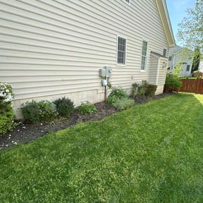 Flower Bed Weeding by Big 3 Lawns and Landscaping reviewed on June 18, 2022