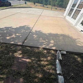 Weeding by LSLTAustin/SanAntonioEmerald reviewed on August 22, 2024