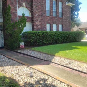 Flower Bed Weeding by Russell’s Curb Appeal reviewed on April 18, 2022