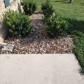 Flower Bed Weeding by Ascension Care, LLC. reviewed on May 8, 2022