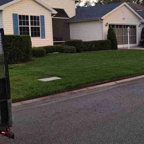 Bush Trimming by Iscape lawn professionals LLC reviewed on July 10, 2022