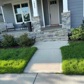Bush Trimming by La Roca Landscaping reviewed on June 15, 2022