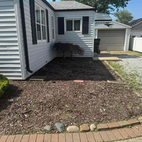 Flower Bed Weeding by New leaf Landscaping reviewed on August 7, 2022